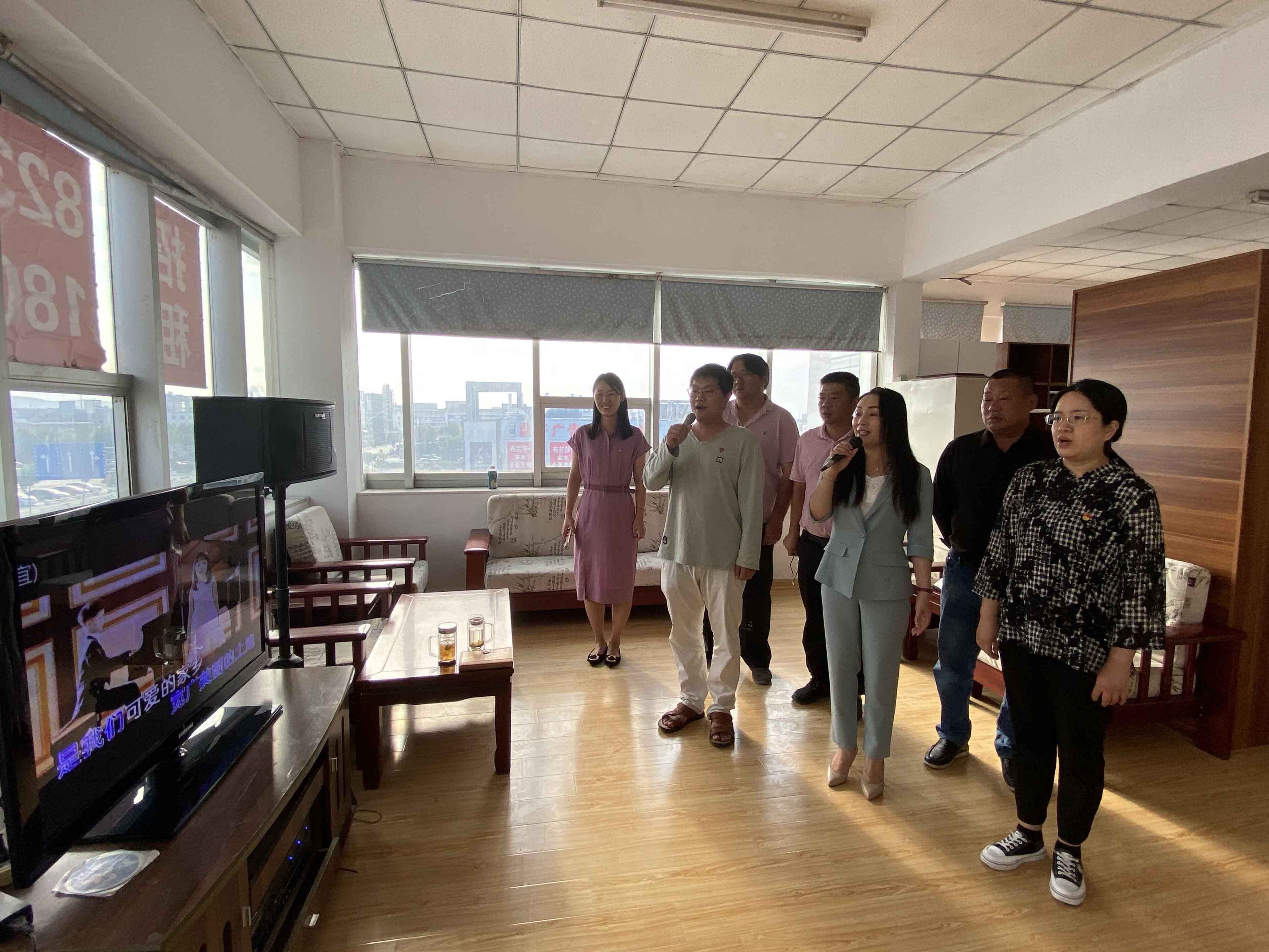 開展紅歌、司歌傳唱